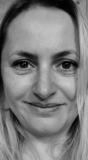Schwarz-weiß-Porträt von Dana Nunweiler